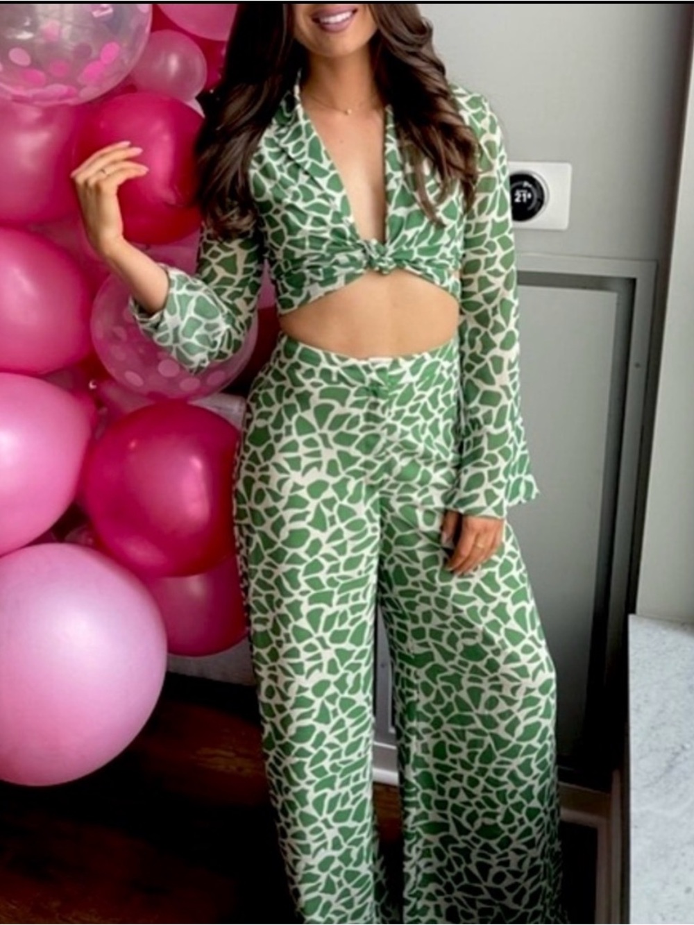 Dynamite Hutton Green Abstract Wide Leg Pants Size 4 - Picture 8 of 9